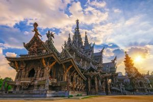 ปราสาทสัจธรรม แลนด์มาร์กไม้แกะสลักสุดยิ่งใหญ่แห่งเมืองพัทยา